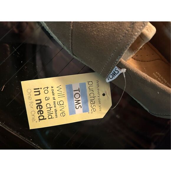 Women's Classic Slip-On Shoe - Picture 2 of 4